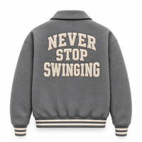 Veste de baseball grise pour homme avec patchs brodés 'Never Stop Swinging', style preppy, en coton, pour l'automne