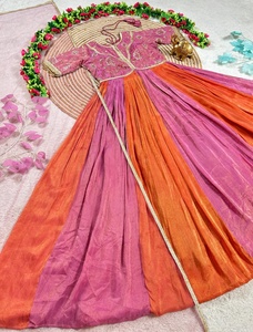 Vestido Anarkali de Moda Estilo Bollywood con Hermosa Tela de Red Cosida y Dupatta de Encaje Thumar en Cuatro Lados para Venta de Exportación - Product Image 4