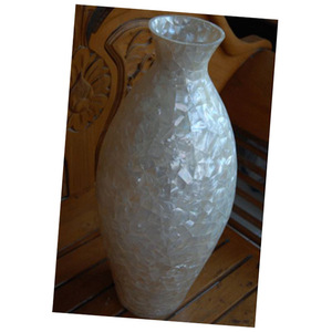 Vases en coquille de Pinctada maxima, bijoux en coquillages, vases en nacre, dimensions : hauteur 62 cm, largeur 26 cm x 26 cm - Product Image 2