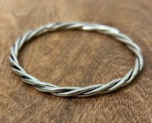 Brazalete de Plata de Ley para Hombre, Grabado, Resistente al Agua, Antideslustre, Libre de Plomo y Níquel, Marca Metal Crafts - Product Image 2
