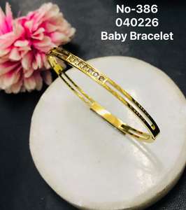 Bracelet tendance pour femme en acier inoxydable plaqué or, étanche et inaltérable, avec breloque dorée en forme de perle, vente en gros - Product Image 4