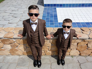 Conjunto de traje formal de 3 piezas azul marino para niños con chaleco y pajarita - Traje de esmoquin para fiesta de boda para niños - Product Image 3