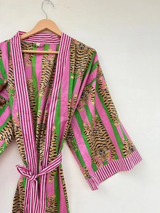 Robe kimono en coton 100% doux et confortable à imprimé tigre, faite à la main, pour femmes, robe de nuit, robe de plage, cadeau idéal pour elle, vêtements de nuit - Product Image 1