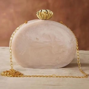 กระเป๋าคลัทช์เรซิ่นสีขาวพรีเมียม งานแฮนด์เมด กันน้ำ พร้อมสายโซ่  งานฝีมือเรซิ่น  เครื่องประดับแฟชั่นสำหรับผู้หญิง - Product Image 1