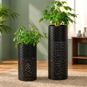 Ensemble de 2 jardinières décoratives en métal noir avec motif ajouré complexe, pots à fleurs cylindriques hauts pour salon moderne - Product Image 3