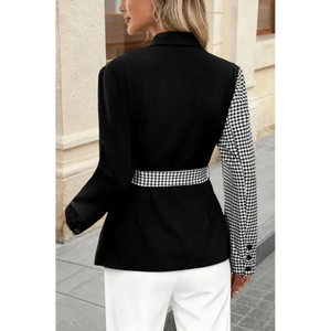 Blazer asimétrico bicolor con cinturón y estampado de pata de gallo, blazer asimétrico con bloques de color y materiales mixtos, solapa con muescas y escote profundo. - Product Image 3