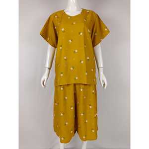 ชุดเดรสผ้าเรยอนลายดอกไม้ของผู้หญิงแฟชั่นฤดูใบไม้ผลิยาวถึงเข่าพร้อมกางเกงขาสั้นผ้าใยสังเคราะห์ใหม่ชุดนอน - Product Image 1