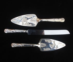 Wedding Style Metal Cake <b>Knife</b> With <b>Sharp</b> Blade And Polished Finish For Formal Cake Cutting Ceremonies - Product Image 5