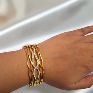 Elegante Brazalete con Patrón de Ondas en Tono Dorado, Joyería de Latón Moderna, Brazalete Sencillo y a la Moda, Joyería Clásica para Fiestas - Product Image 6