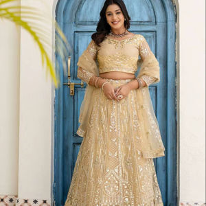 Lehenga Choli Traditionnel de Luxe pour Femmes avec Broderie Délicate en Soie Chinon et Matériaux Recyclés - Tenue de Mariage et de Soirée - Product Image 1