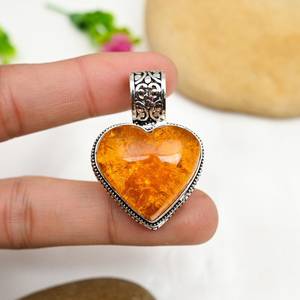 Pendentif cœur en argent sterling 925 fait main avec pierre précieuse d'ambre baltique, bijou naturel, cadeau pour maman - Product Image 1