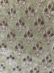 Tela de algodón estampada a mano – Pequeño estampado floral Mughal Booti |   Base Verde Salvia con Motivo Marrón Natural - Product Image 3