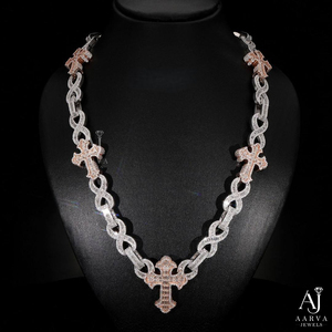 Collar Gargantilla de Cadena Cruzada de Dos Tonos Chapado en Oro de 14K con Colgante de Eslabón Ovalado y Moissanita para Mujer - Product Image 1