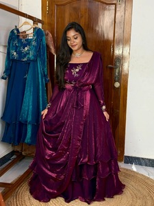 Ensemble Lehenga Dupatta traditionnel pour femme, longueur ras du sol, en tissu viscose vertical, avec ceinture à nouer, tombé fluide et manches longues - Product Image 2