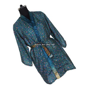 KS013 Kimono Corto de Seda Bohemio Vintage, Estilo Boho Gitano, Hecho con Seda de Sari Reciclada, Túnica Corta, Ropa de Dormir para Mujer - Product Image 1