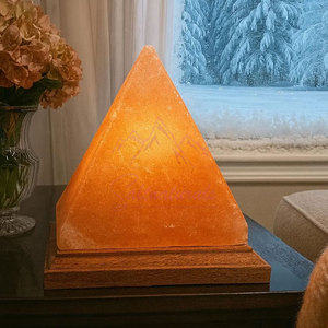Lampe en sel de l'Himalaya en forme de pyramide, best-seller, 100 % naturelle, pour la décoration intérieure - Product Image 5