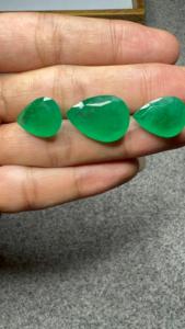 Lot de 3 pierres précieuses vertes en émeraude naturelle de Zambie, taille poire facettée, 29,73 carats, pour la fabrication de bijoux fins - Product Image 3