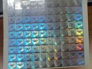 Autocollant holographique personnalisé en papier adhésif couleur argent avec les dernières fonctionnalités de sécurité, étiquettes d'emballage holographiques, étiquettes de marque - Product Image 2