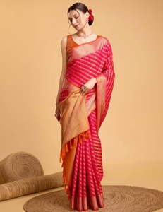 Sari Tradicional KV de Seda Litchi Kanjivaram Rosa con Diseño Pintado a Mano para Fiestas y Blusa sin Coser - Product Image 4