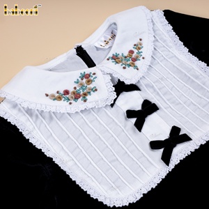 DR4544 – Vestido Negro de Terciopelo con Corte en A y Detalles Bordados a Mano - Product Image 4