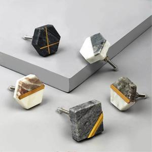 Pomo de puerta elegante y popular que brilla discretamente, como una pequeña joya que recibe a cada visitante con gracia. - Product Image 2