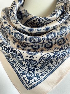 Foulard bandana en satin de soie ethnique personnalisé 60x60cm Réutilisable Durable Écologique Lavable en machine Nature4u Accessoires à impression personnalisée - Product Image 6