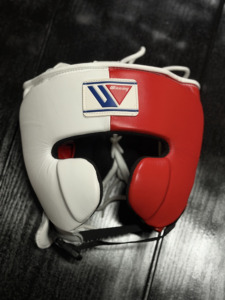Protège-tête de boxe professionnel en cuir véritable, durable, réglable, à lacets, équipement de protection, vente en gros d'usine - Product Image 1