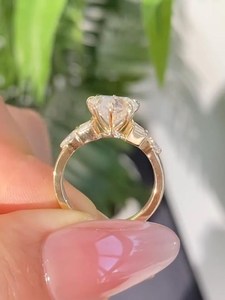 Anillo Moderno con Cinco Piedras de Diamante Corte Corazón de 1.51CT, Cultivado en Laboratorio, Oro Amarillo de 18K, Certificado IGI, Regalo de Lujo para Propuesta de Matrimonio para Enamorados - Product Image 3