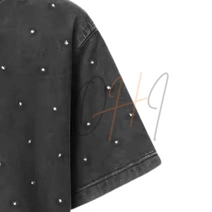 Camiseta Oversize Negra Lavada para Hombre con Pedrería y Estampado Gráfico - Product Image 5