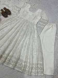 Traje Anarkali Blanco con Bordado Chikankari de Lucknow, Vestido Largo con Dupatta para Bodas y Fiestas 2026 - Product Image 6