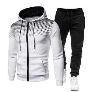 Conjunto Deportivo Casual Urbano para Hombre con Logotipo Personalizado y Elementos de Diseño Elegantes - Product Image 3