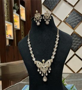 Conjunto de Collar y Aretes Clásicos de Cristal con Baño de Oro de Primera Calidad, Glamorosos, para Bodas, Fiestas, Compromisos, Regalo para Mujer - Product Image 3