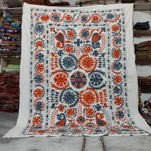 Couvre-lit indien traditionnel Kantha brodé à la main en coton non tissé respirant, motif floral, poids moyen, style bohème - Product Image 2