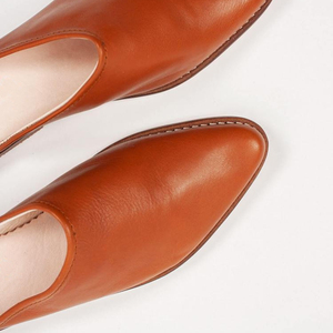 Mules en cuir de vache marocain faites à la main, dessus en cuir véritable, sabots confortables pour femmes, pantoufles couleur tan, chaussures tendance, semelle intermédiaire en caoutchouc - Product Image 2
