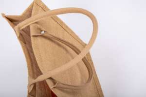 Sac fourre-tout promotionnel en jute avec revêtement imperméable et impression de logo personnalisé - Product Image 6