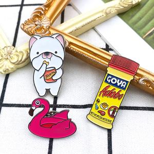 Fabricante de insignias de PIN de solapa con emblema de esmalte suave estampado de hierro, Marktex - Product Image 5