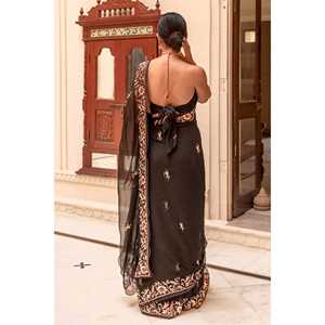 Robes de soirée Saree élégant pour les fêtes avec un travail complexe de broderie et de paillettes - Product Image 3