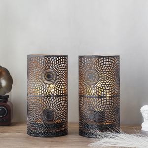 Lanterne porte-bougie en métal marocain à deux tons, conçue sur mesure, pour la décoration de la maison, Noël et autres occasions - Product Image 1