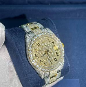 Montre-bracelet de luxe bicolore jaune en acier inoxydable avec diamants Moissanite VVS et diamants brillants pour la vente en gros - Product Image 2