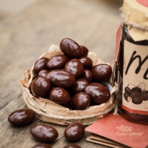Almendras secas cubiertas de canela con alto contenido de chocolate DRAGEES Dulzor de leche de chocolate Exportación Baja MOQ Muestras gratis - Product Image 3