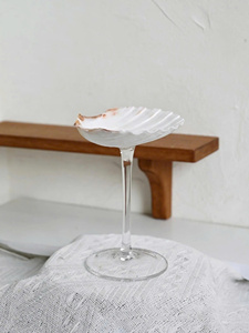 Copas de Vino Hechas a Mano con Conchas Marinas, Regalo de Boda o Aniversario para Damas de Honor, Grabado Personalizado, Reutilizables, Ligeras, Diseño Costero - Product Image 2