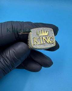 Bague Cocktail Homme en Argent 925 Plaqué Or 18K avec Moissanite, Sertissage Pavé, Design Couronne Hiphop Lettre Roi, Usage Quotidien - Product Image 2