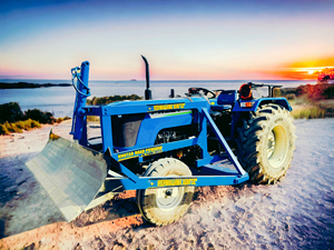 Tractor de 6 pies con ruedas, 4WD, motor automático, cuchilla frontal, cuchilla niveladora hidráulica - Product Image 3