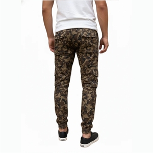 Pantalones Cargo de Camuflaje con Corte Relajado - Product Image 5