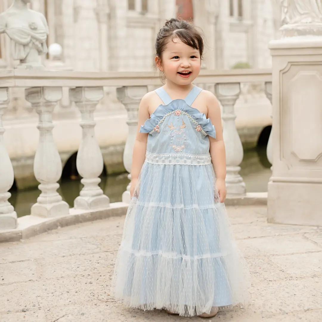 Летнее дизайнерское 2024 платье ручной вышивки цветком на заказ для маленьких девочек Хлопковое синее платье без рукавов фиолетового цвета 1 платье