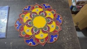 Tapis Rangoli décoratif artisanal avec broderie de perles complexe, motif lotus multicolore vibrant, décoration de sol festive pour Diwali Pooja - Product Image 3