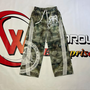 Pantalon de survêtement large en spandex imperméable à rayures latérales pour homme, coupe baggy, en nylon, avec impression sublimée - Product Image 1