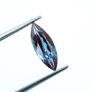Gema de Alejandrita Cultivada en Laboratorio de 1.30 Quilates, Corte Marquesa, Cambio de Color - Product Image 4
