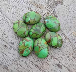 Cabujón de Turquesa Verde Cobre, Gema Ovalada Suelta para Joyería, Manualidades y Coleccionismo - Product Image 4