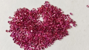 Lot en gros de pierres précieuses naturelles de qualité supérieure, grenat rhodolite violet, taille brillant ronde de 1,5 mm, pierres calibrées avec précision - Product Image 6
